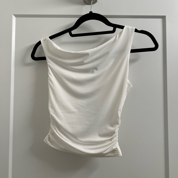 White Fox Boutique White One-Shoulder Crop Top - Picture 4 of 4